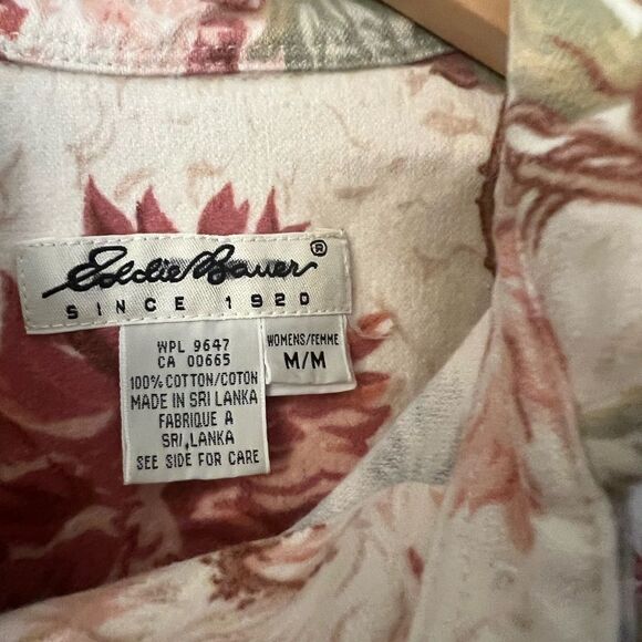 Women’s beautiful Eddie Bauer Floral Button Down shirt. Size Medium. - Picture 3 of 10